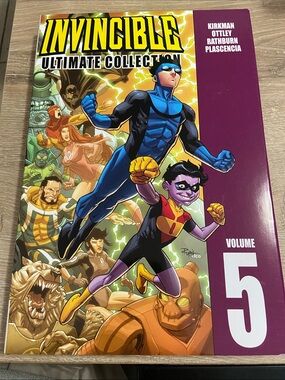 Invincible: the Ultimate Collection #5 (Image Comics  2010) Hardcover